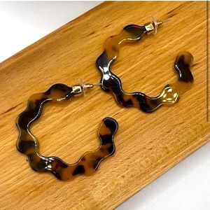 ☀️4/$15 Sale☀️ Tortoise shell print earrings- brand new
